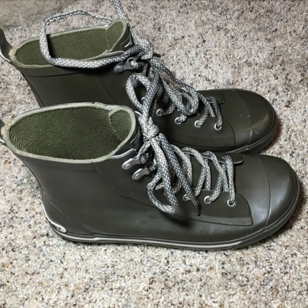 Rocket Dog Olive Green Grey Rubber Lace Up Rain Boots Women's Size 7 All Seasons